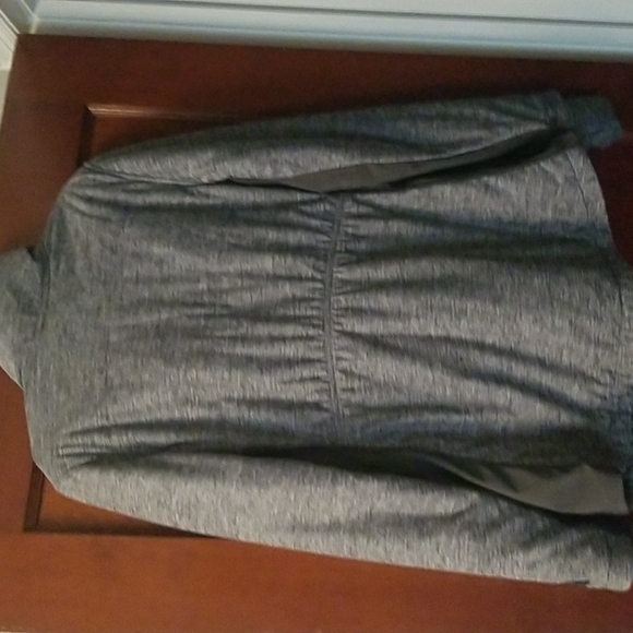 North face women's jacket grey with hood zipped hood inside. - Picture 6 of 7